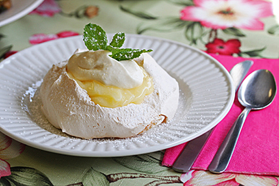 Post image for Meringues with Lemon Curd