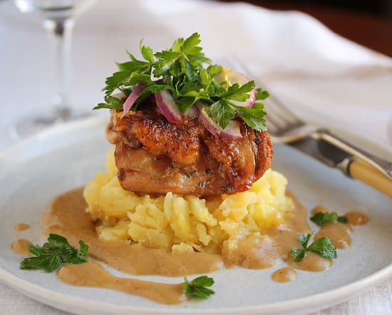 A plate of food with meat and mashed potatoes.