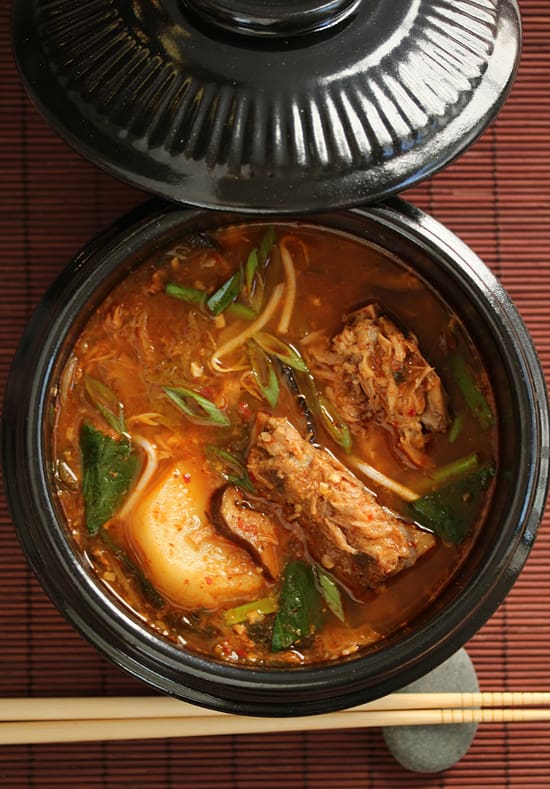 A bowl of food on top of a table.