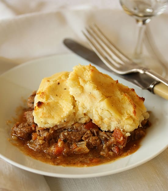 A plate of food with meat and mashed potatoes.