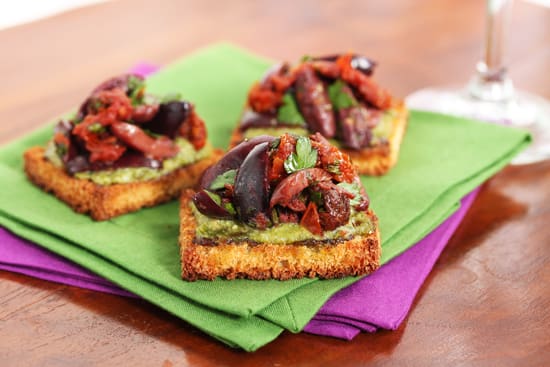 A close up of some food on top of a napkin