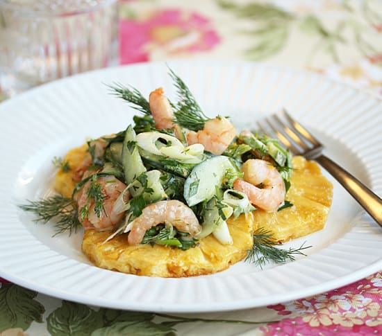A plate of food with shrimp and vegetables on it.