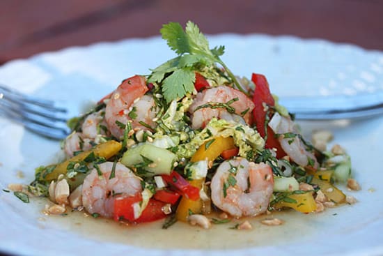 A plate of food with shrimp and vegetables.